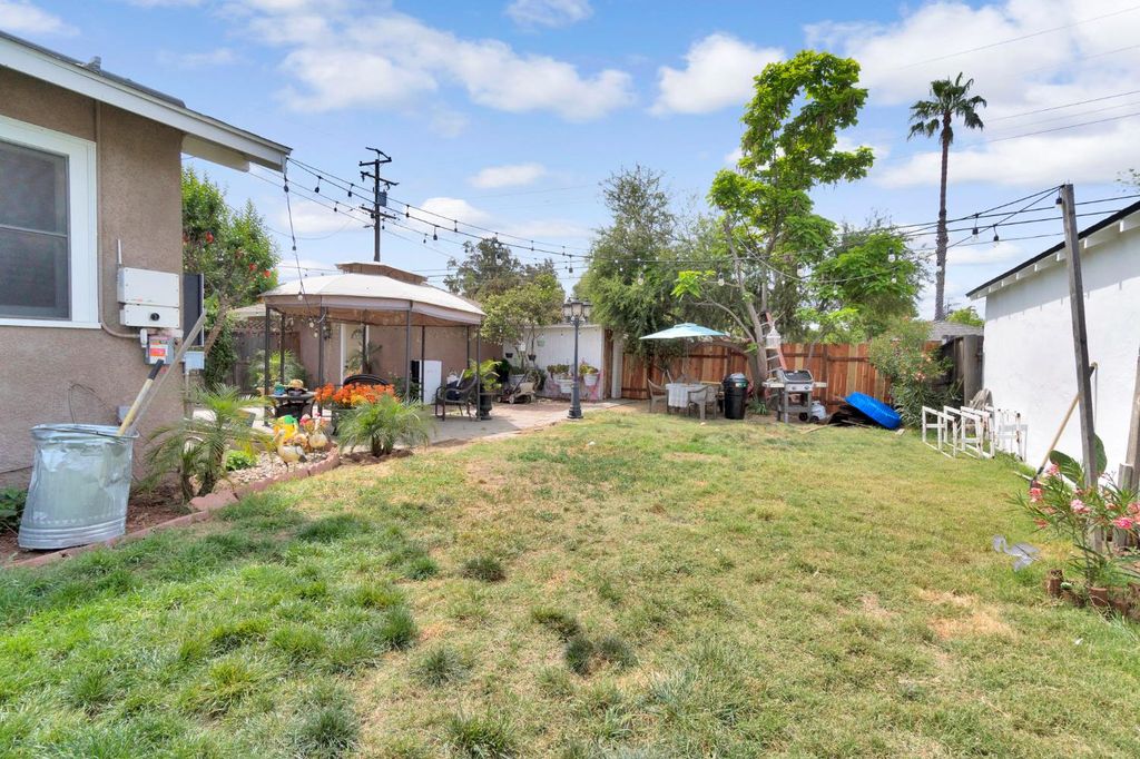 Image 25 of property listing at 1005 N Fruit Avenue, Fresno, CA 93728