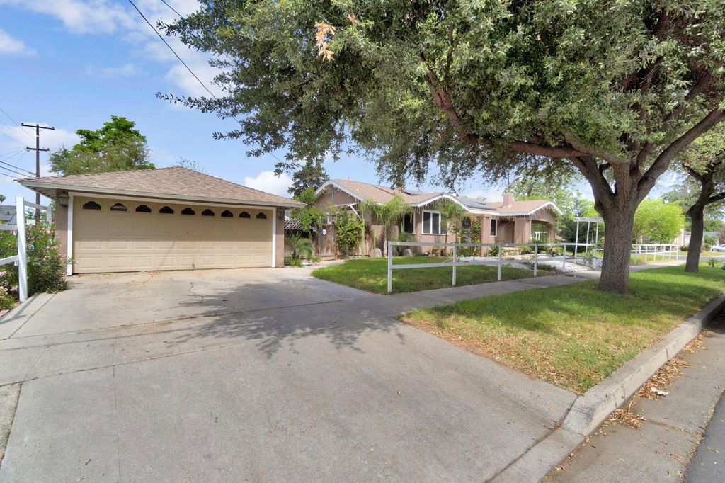 Image 5 of property listing at 1005 N Fruit Avenue, Fresno, CA 93728