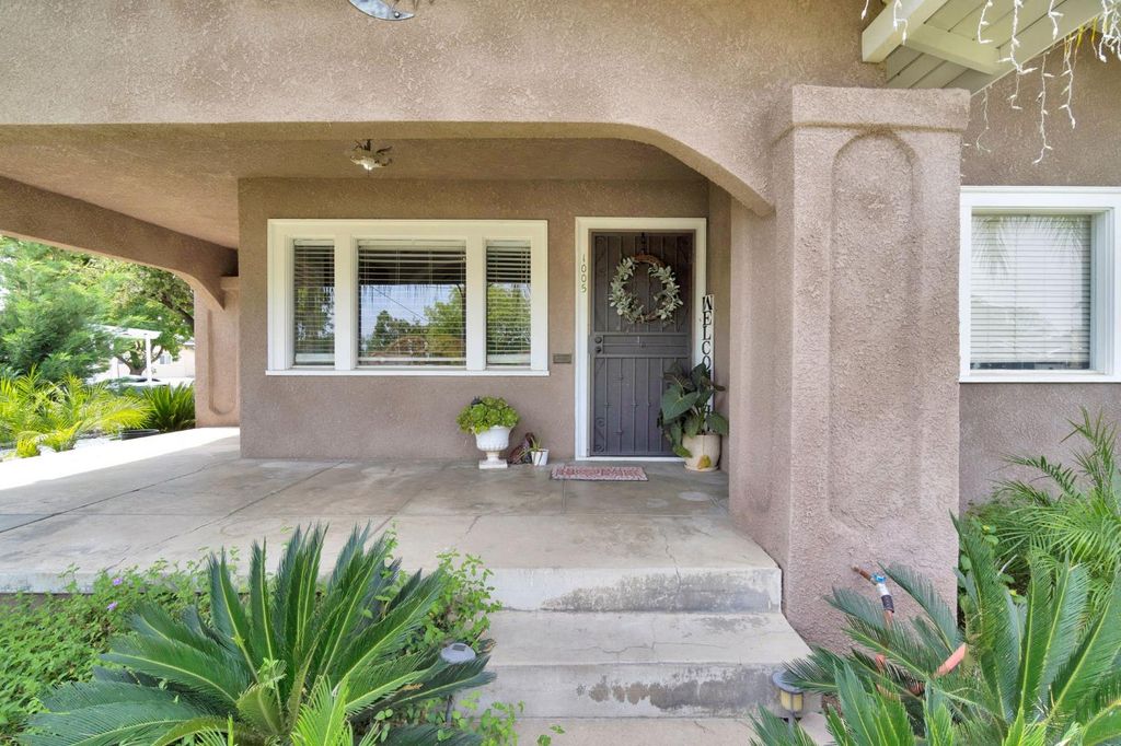 Image 6 of property listing at 1005 N Fruit Avenue, Fresno, CA 93728
