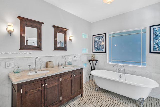 5915 La Gorce Dr, Miami Beach, FL 33140