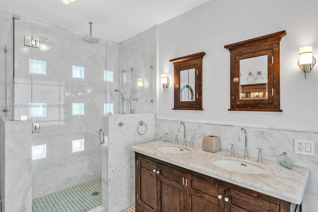 5915 La Gorce Dr, Miami Beach, FL 33140