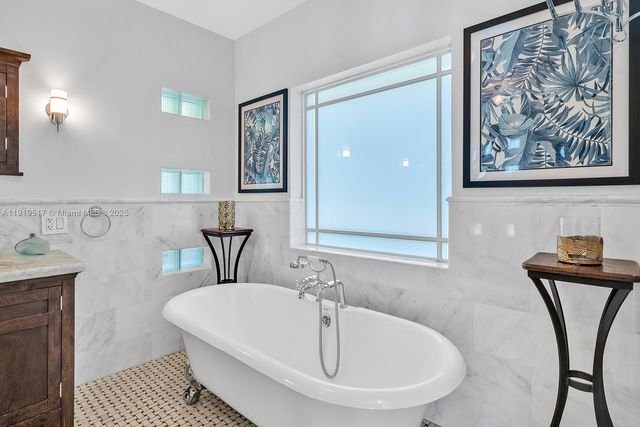 5915 La Gorce Dr, Miami Beach, FL 33140