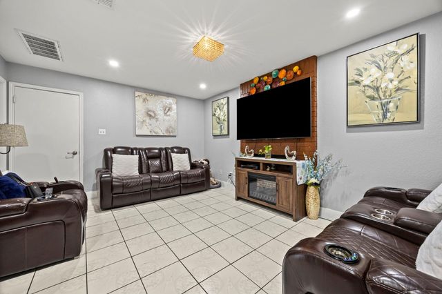 908 Tayside DR, Pflugerville, TX 78660