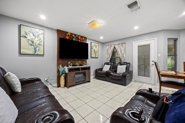 908 Tayside DR, Pflugerville, TX 78660