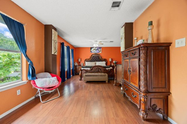 908 Tayside DR, Pflugerville, TX 78660