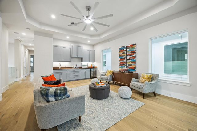 902 Knox Street A, Houston, TX 77007