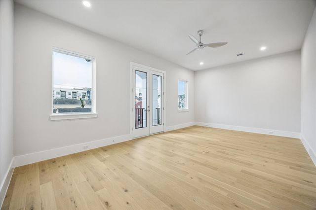 902 Knox Street A, Houston, TX 77007