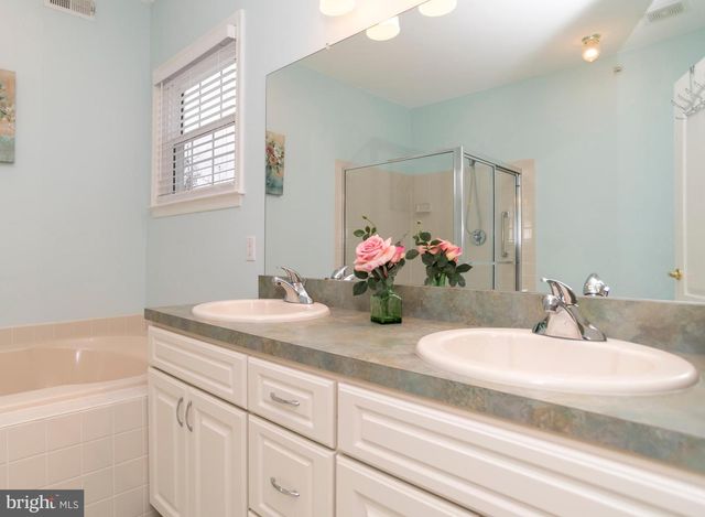 405 HOMESTEAD CIR, Warrington, PA 18976