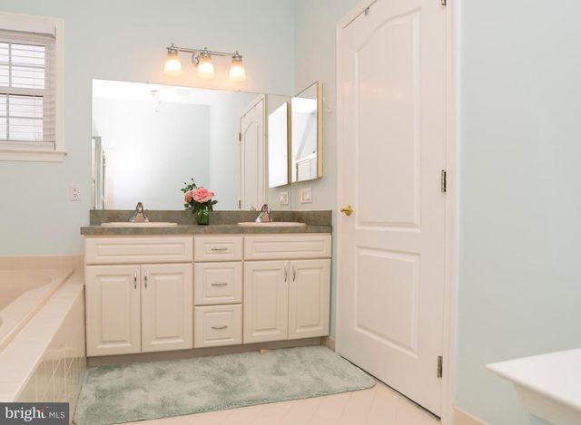 405 HOMESTEAD CIR, Warrington, PA 18976