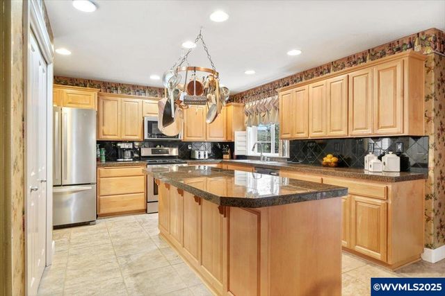 2328 NW Violet Av, Albany, OR 97321