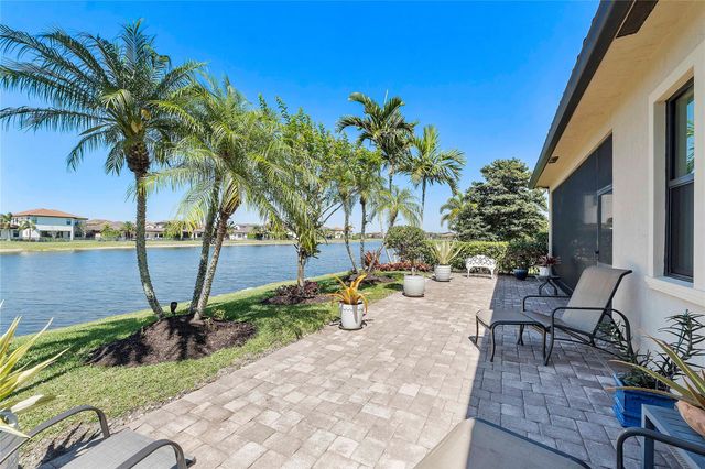 12155 S Baypoint Cir, Parkland, FL 33076