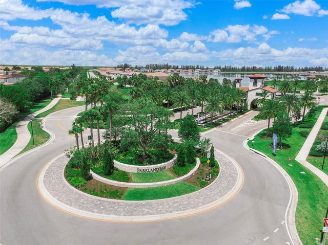 12155 S Baypoint Cir, Parkland, FL 33076