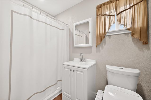 5407 Baldwin Drive, East Bernard, TX 77448