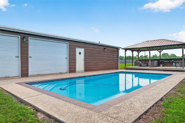 5407 Baldwin Drive, East Bernard, TX 77448
