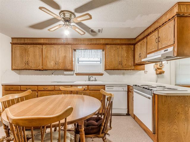 720 Penn Lane, Moore, OK 73160