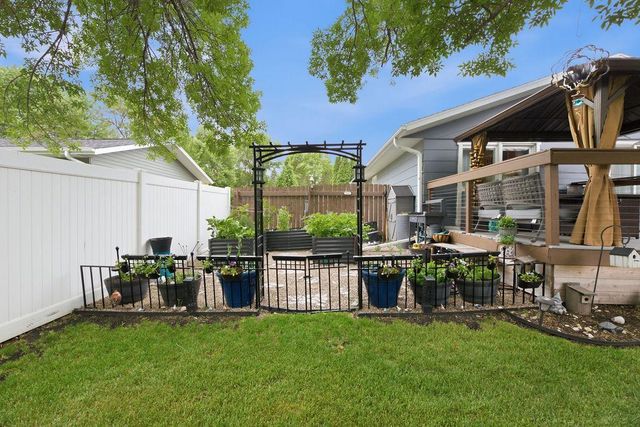 2419 27th Avenue S, Fargo, ND 58103