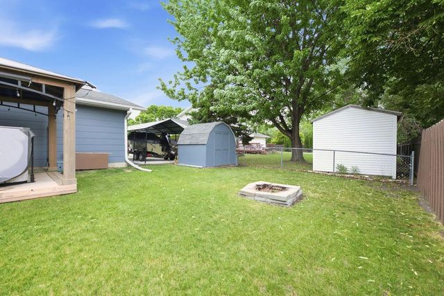 2419 27th Avenue S, Fargo, ND 58103