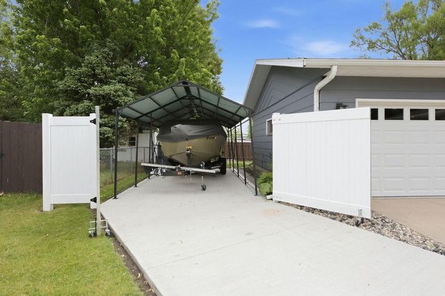 2419 27th Avenue S, Fargo, ND 58103