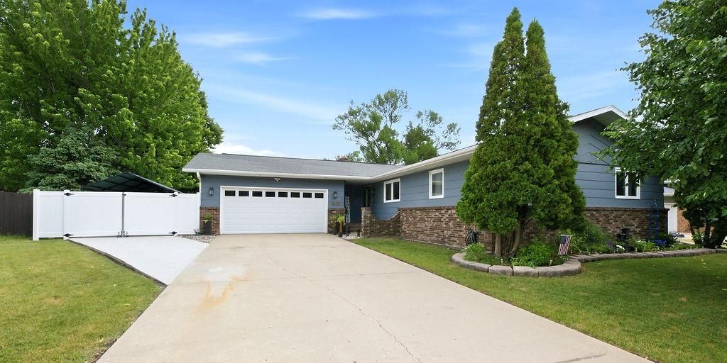2419 27th Avenue S, Fargo, ND 58103