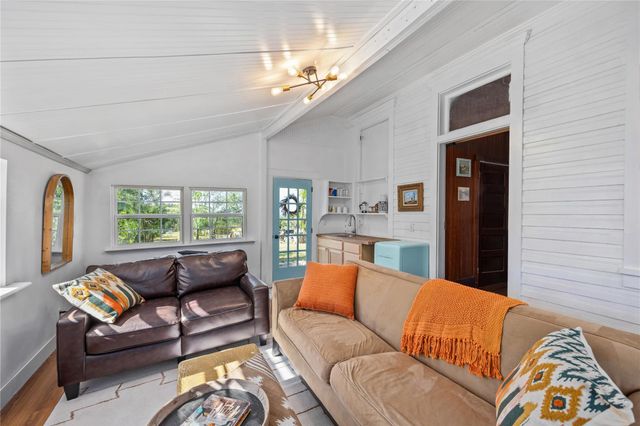 684 Stoneleigh RD, Center Point, TX 78010