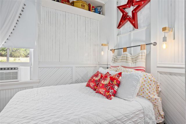 684 Stoneleigh RD, Center Point, TX 78010