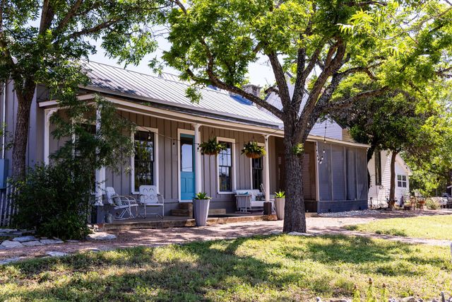 684 Stoneleigh RD, Center Point, TX 78010