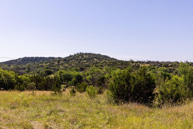 684 Stoneleigh RD, Center Point, TX 78010