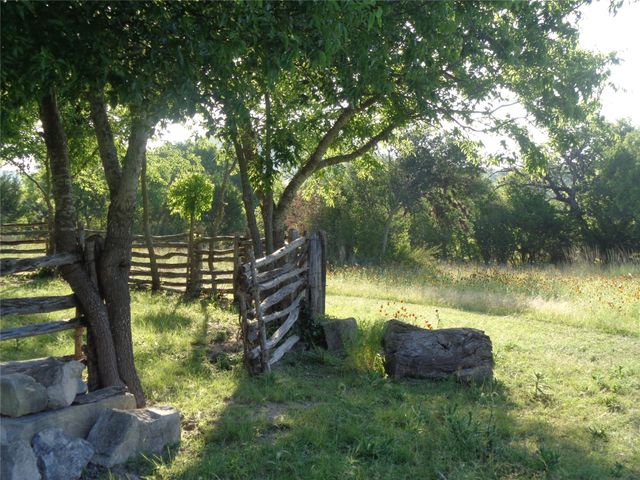 684 Stoneleigh RD, Center Point, TX 78010