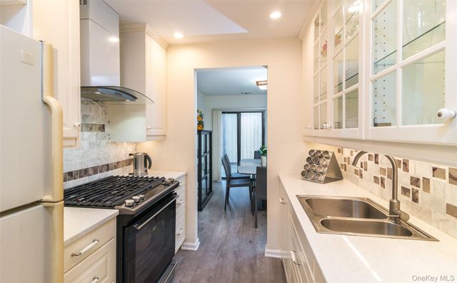 327 N Greeley Avenue, Chappaqua, NY 10514