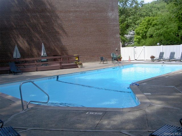 327 N Greeley Avenue, Chappaqua, NY 10514