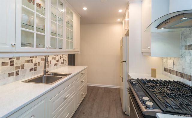 327 N Greeley Avenue, Chappaqua, NY 10514