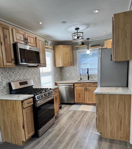 725 S 119th STREET, West Allis, WI 53214