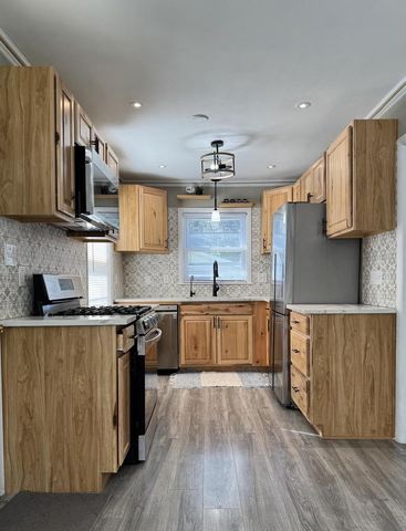 725 S 119th STREET, West Allis, WI 53214