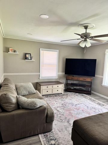725 S 119th STREET, West Allis, WI 53214