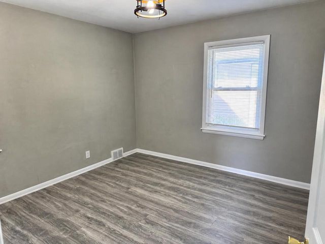 725 S 119th STREET, West Allis, WI 53214