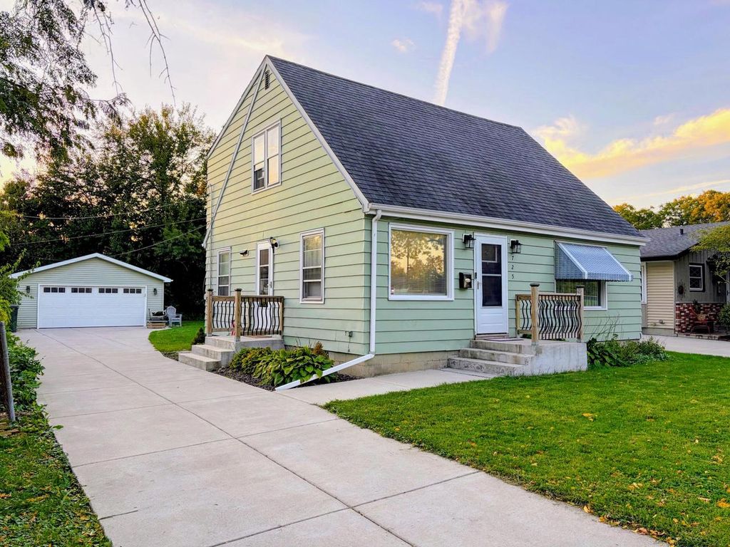 725 S 119th STREET, West Allis, WI 53214