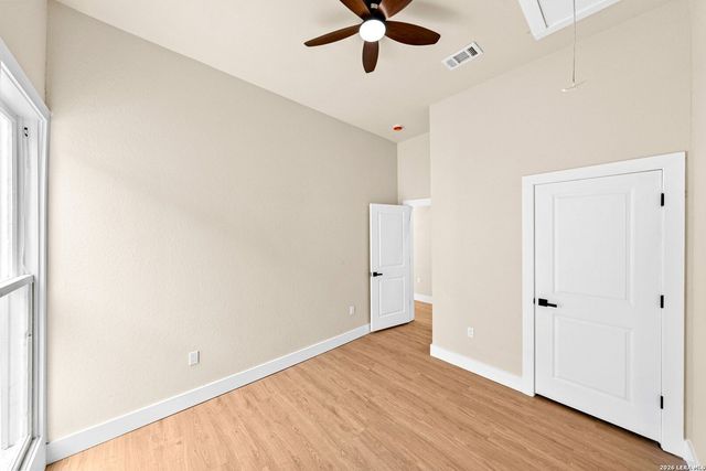 1122 N Pine St, San Antonio, TX 78202