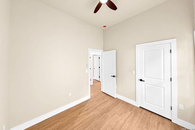 1122 N Pine St, San Antonio, TX 78202
