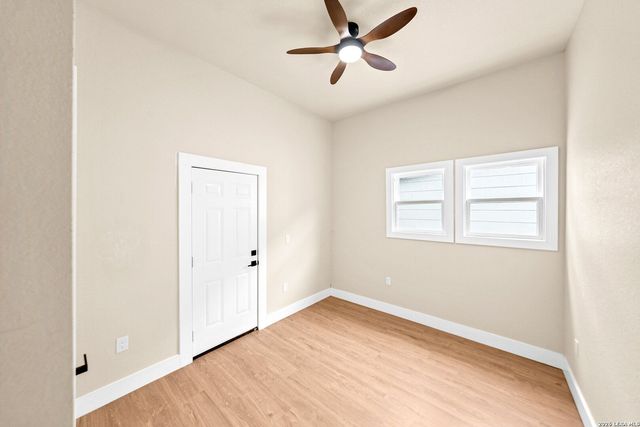 1122 N Pine St, San Antonio, TX 78202
