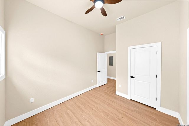 1122 N Pine St, San Antonio, TX 78202