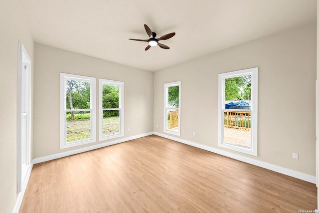 1122 N Pine St, San Antonio, TX 78202