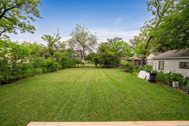 1122 N Pine St, San Antonio, TX 78202