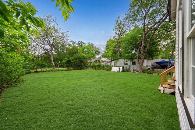 1122 N Pine St, San Antonio, TX 78202