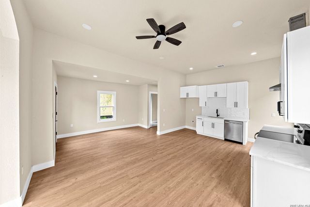 1122 N Pine St, San Antonio, TX 78202