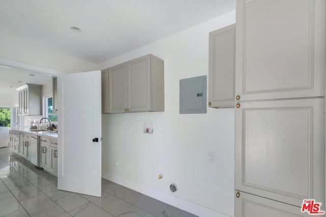 4204 Olympiad Drive, Los Angeles, CA 90043