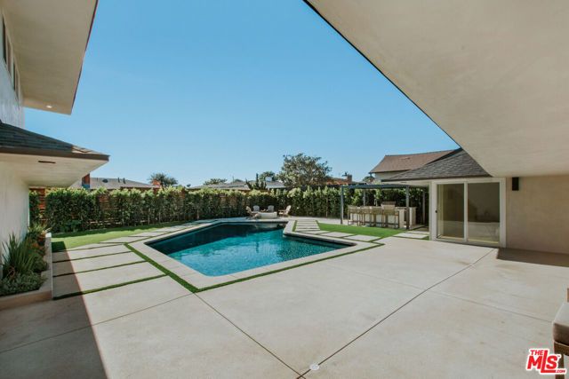4204 Olympiad Drive, Los Angeles, CA 90043