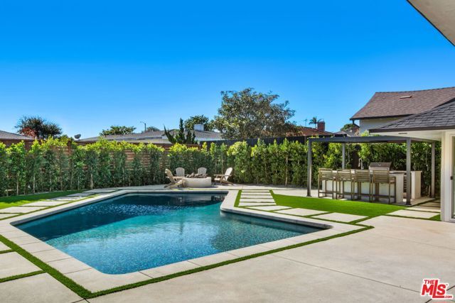4204 Olympiad Drive, Los Angeles, CA 90043