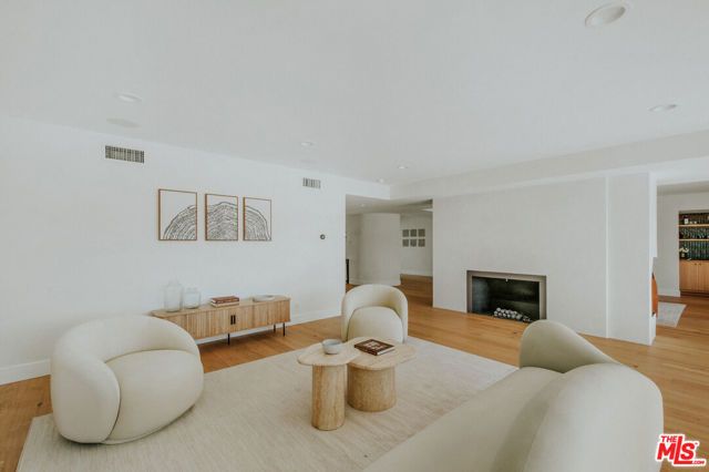 4204 Olympiad Drive, Los Angeles, CA 90043