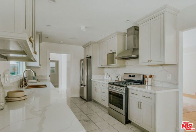 4204 Olympiad Drive, Los Angeles, CA 90043