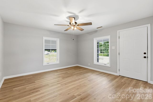 3620 2nd Avenue SW, Hickory, NC 28602